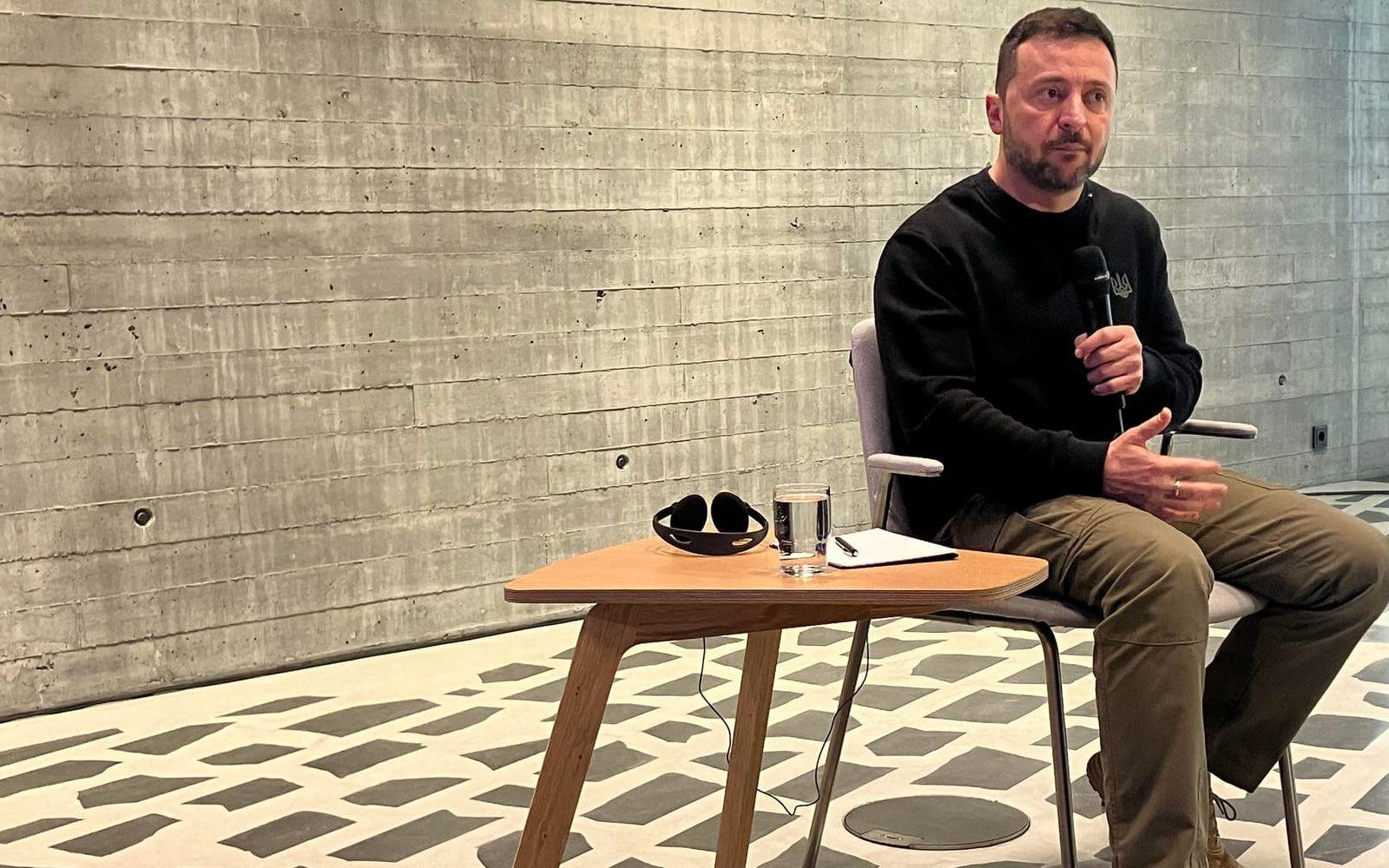 Ukrainas president Volodymyr Zelenskyj under intervjun med sju nordiska medier vid Nordiska rådets sammanträde på Island 29 oktober.