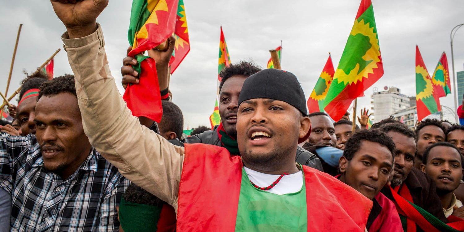 Tusentals etiopier samlades och viftade med OLF:s flagga när ledare för den tidigare rebellgruppen återvände till landet under lördagen.