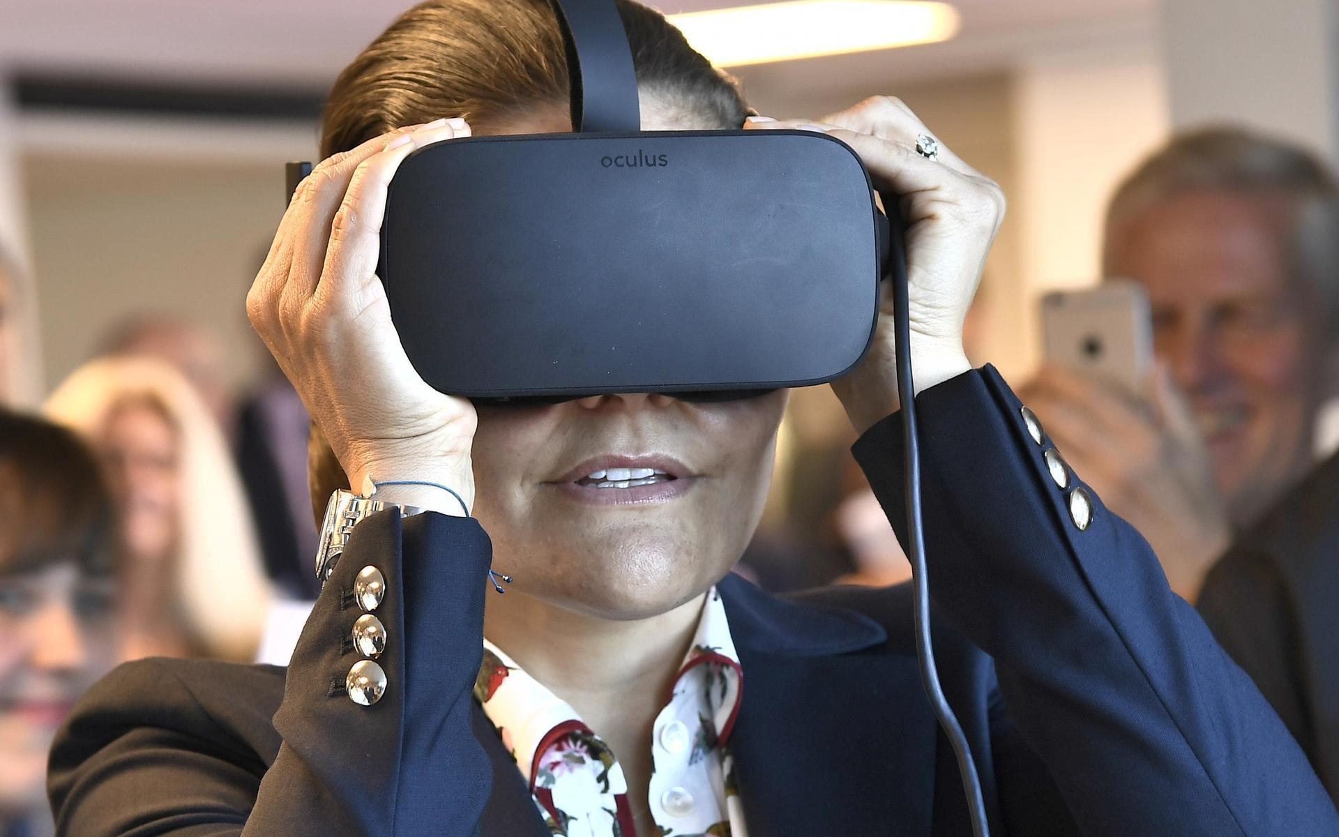 2016: VR-glasögonen visade att vi lever i den digitala tidsåldern med ständigt ny teknik. Samtidigt lever vi i ett upplevelsesamhälle där vi förväntar oss mervärden och förstärkta upplevelser i de flesta situationer.