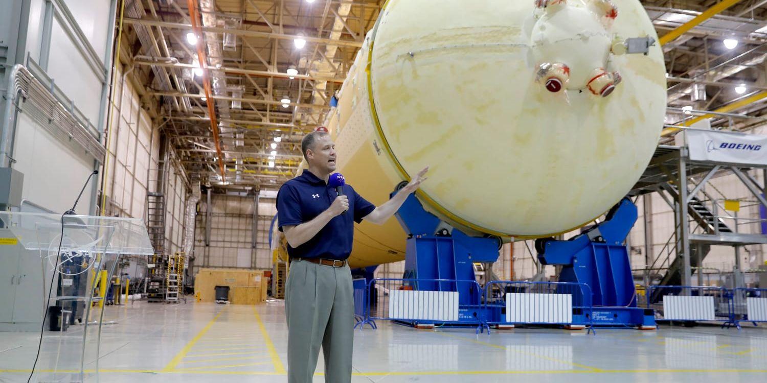 Betalar Nasachefen Jim Bridenstine för mycket för rymdtrafiken? Här talar han på en anläggning för Boeingbyggda uppskjutningssystemet SLS i New Orleans i augusti.