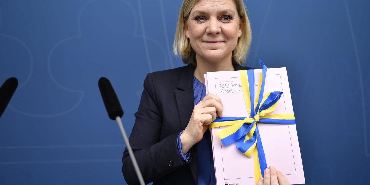 Finansminister Magdalena Andersson (S) presenterar vårändringsbudgeten under en pressträff i Rosenbad i Stockholm.