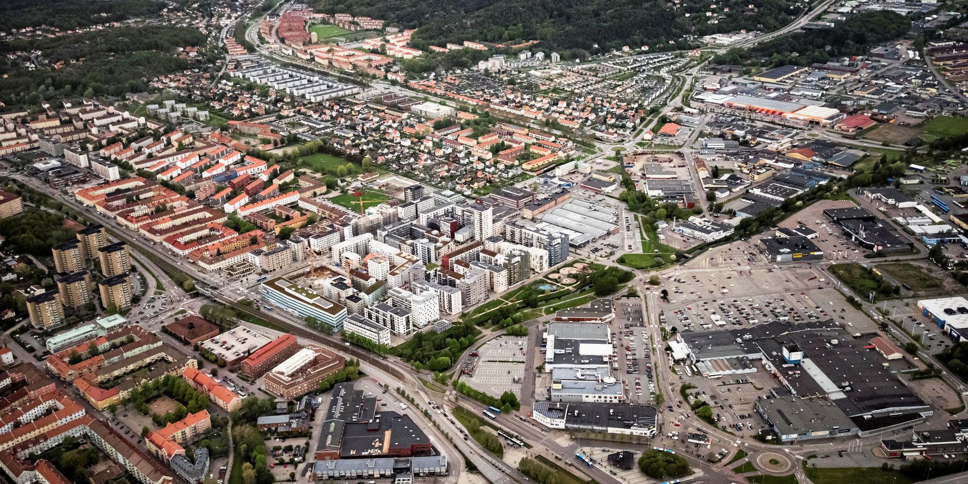 Backaplan kommer att bli en av Göteborgs tätaste stadsdelar. Boendetätheten beräknas till cirka 190 invånare per hektar vilket kan jämföras med dagens tätaste stadsdelar; Majorna  och Kungsladugård på cirka 150 invånare per hektar, skriver debattörerna.