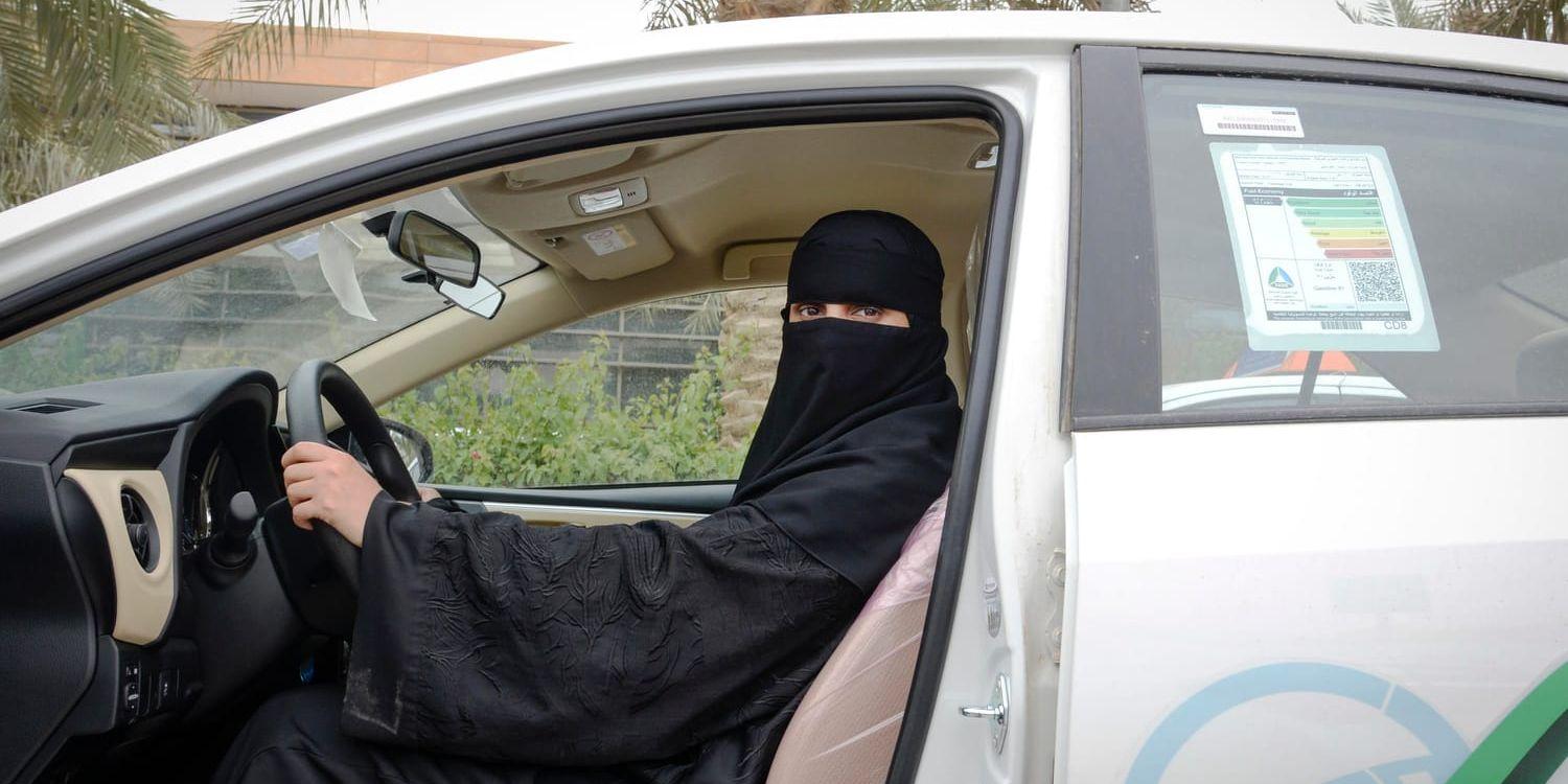 Nouf Saleh är en av omkring 600 kvinnor som kommer att ha fullt upp med att lära andra kvinnor att köra bil på körskolan SDS i Saudiarabien. "Det kommer att ta tid för folk att vänja sig vid kvinnor på vägarna" säger hon.