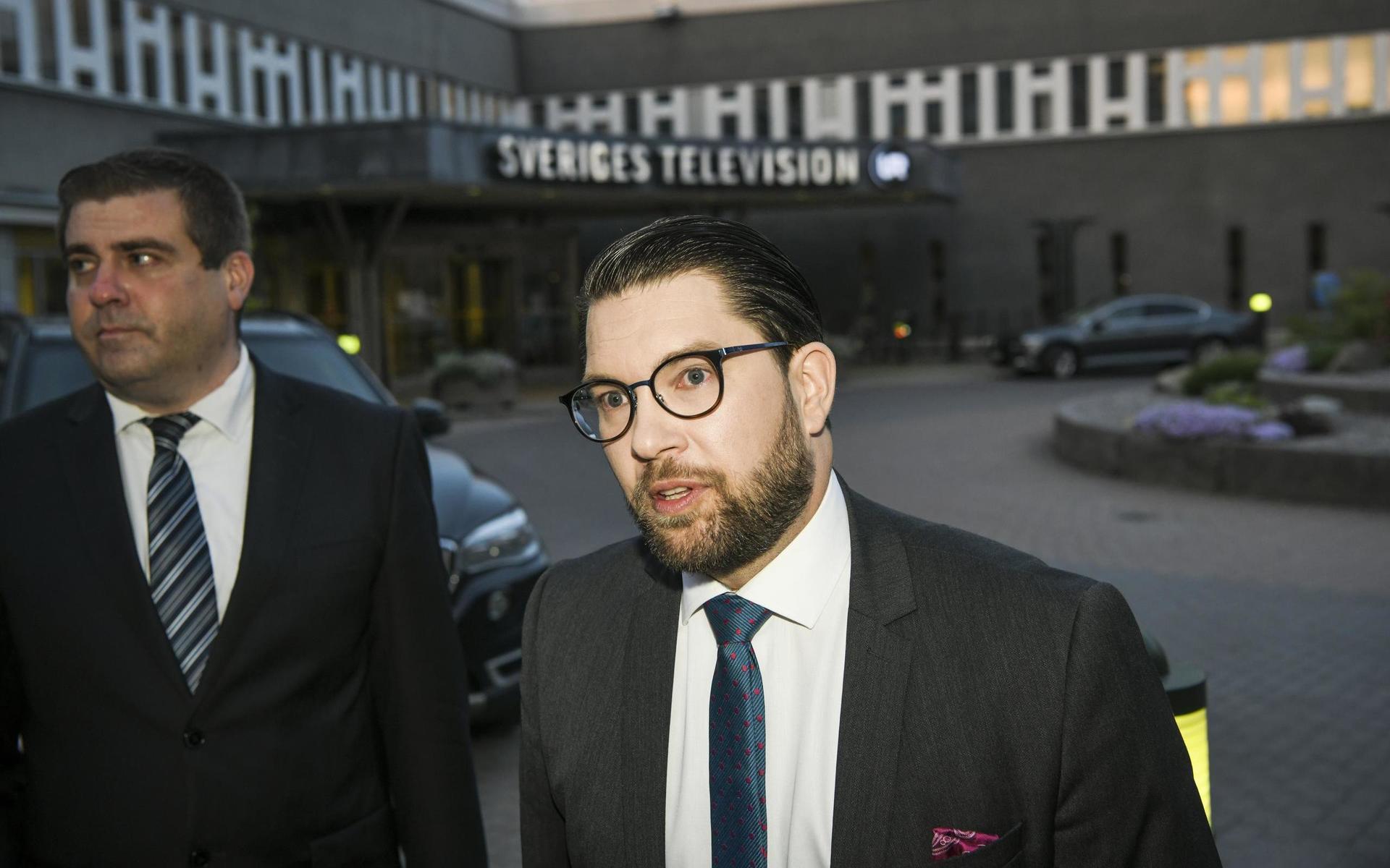Jimmie Åkesson (SD) har börjat kritisera regeringens coronastrategi allt mer.