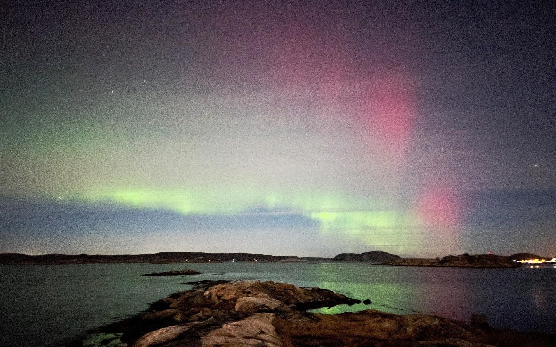 Krichan Wihlborg tog bilderna av norrskenet strax efter midnatt till lördag på väg till Marststrand.