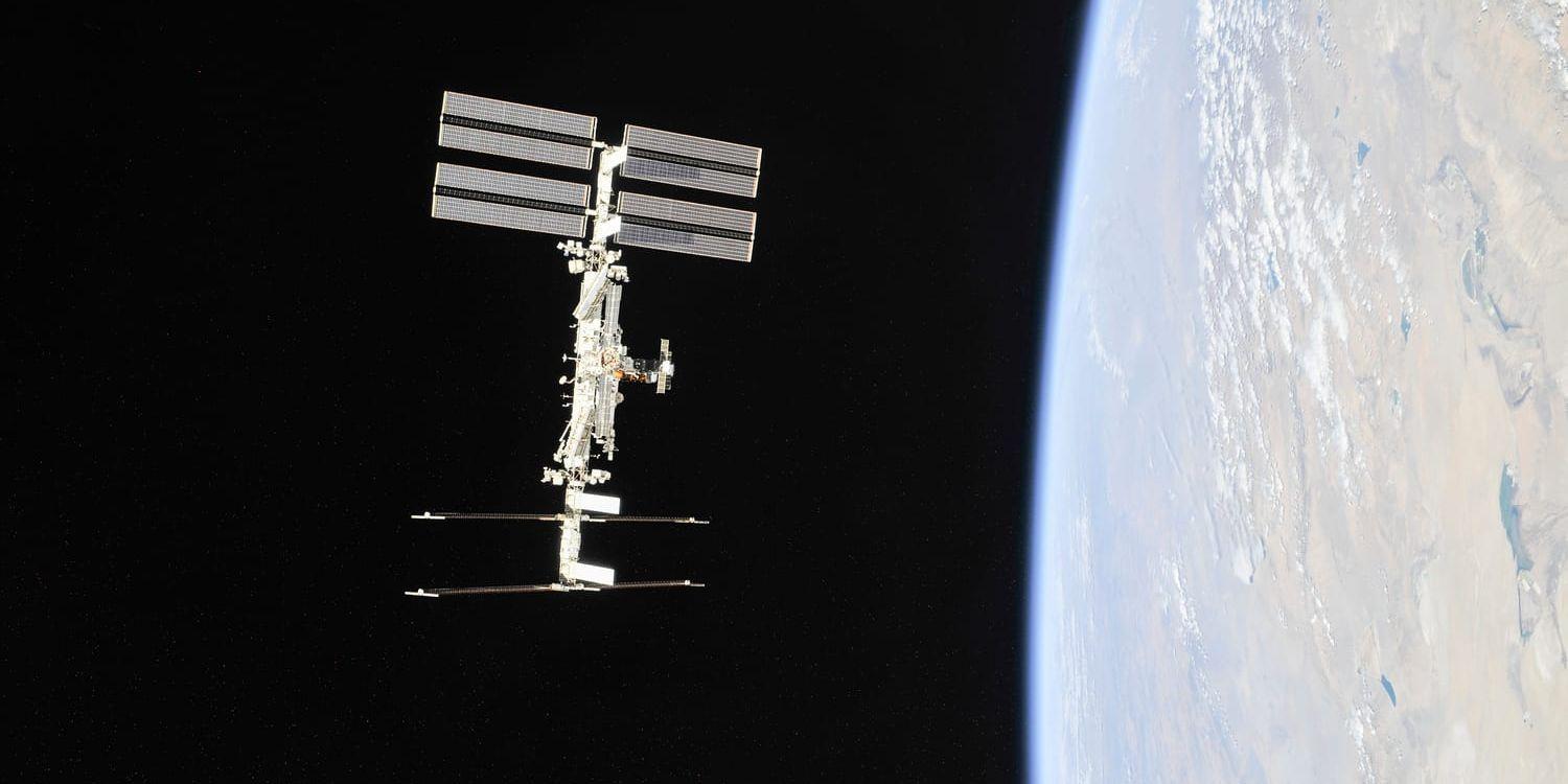 Internationella rymdstationen ISS. Då Ryssland förra året sköt sönder en av sina egna satelliter skedde det i närheten av ISS, vars astronauter vid flera tillfällen fått sätta sig i skydd undan rymdskrot som uppstod. Arkivbild.