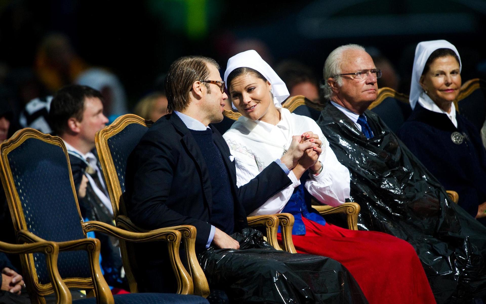2011 regnade det på kronprinsessan Victorias 34-årsdag när de firade på idrottsplanen i Borgholm. Prins Daniel och  kronprinsessan Victoria verkade ändå trivas i regnet. Kung Carl XVI Gustaf och drottning Silvia var också på plats.