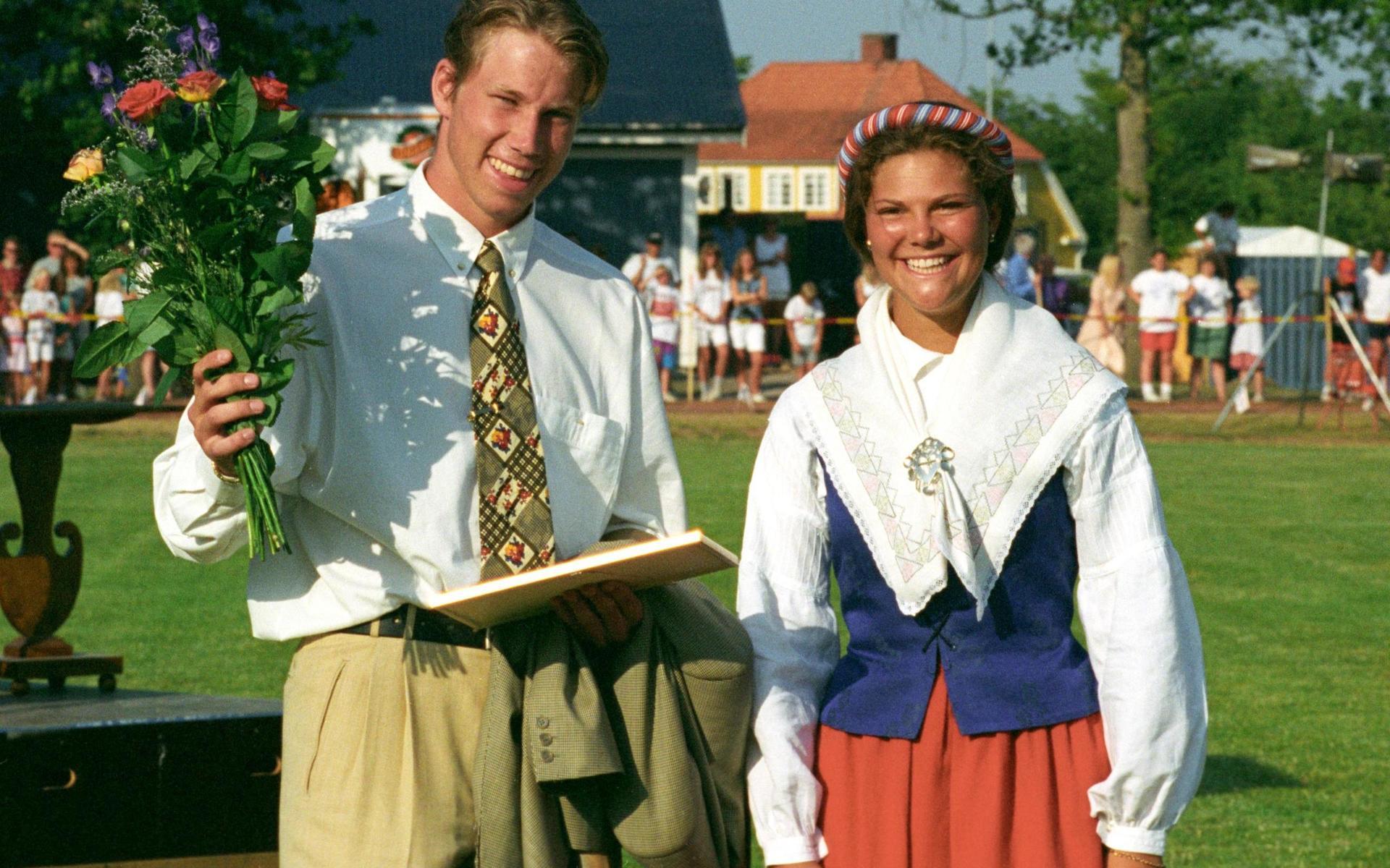 1994 fick hockeyspelaren Peter Forsberg  ta emot Victoriastipendiet av kronprinsessan Victoria på Borgholms IP på Öland.