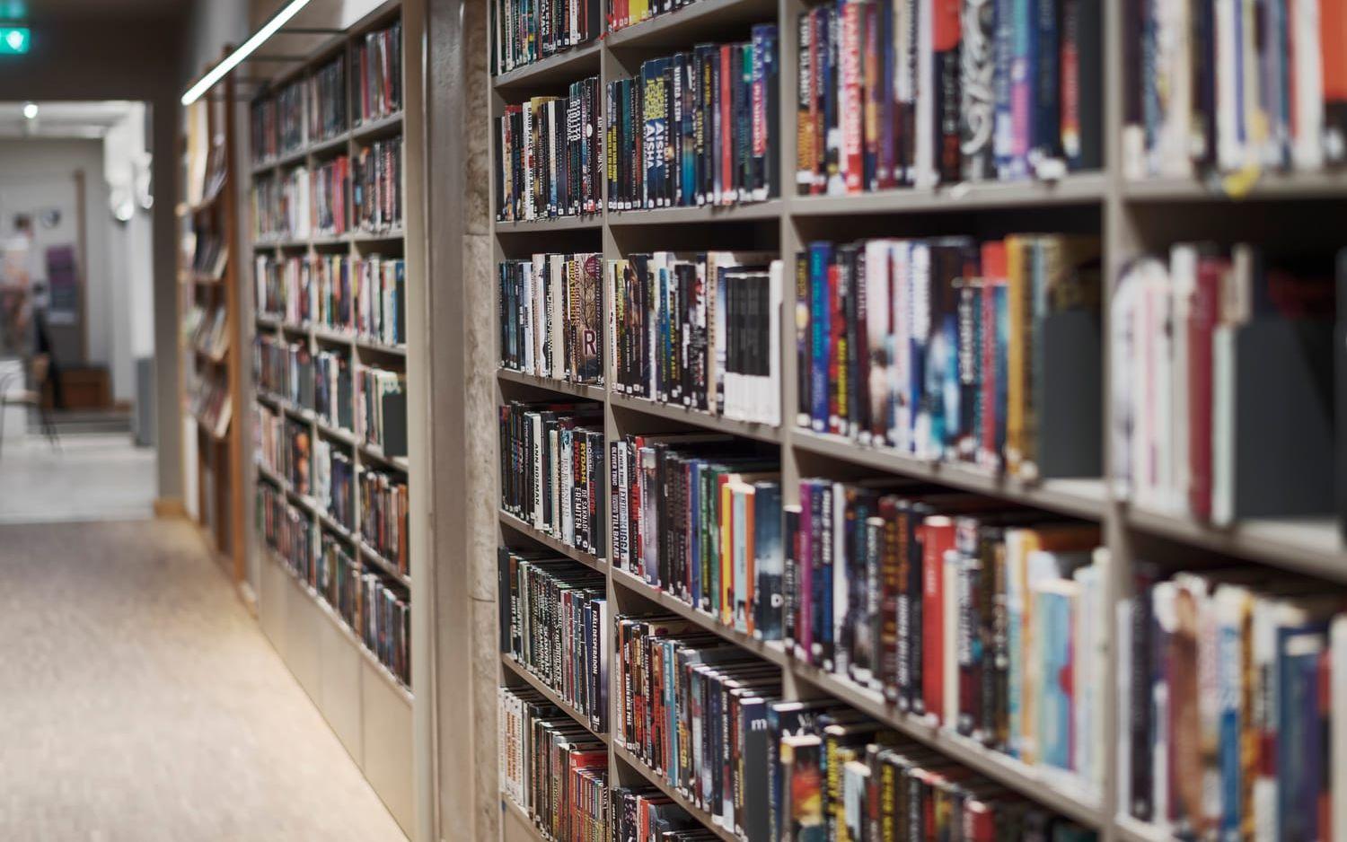 En bok med IS terrorstrategi har funnits för utlåning i flera års tid. Arkivbild.