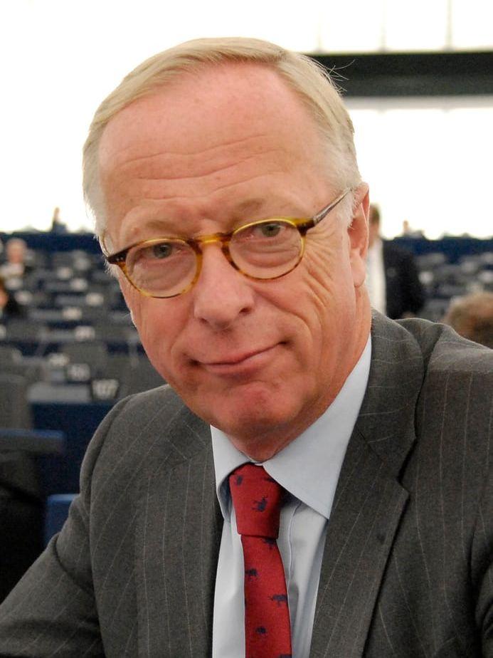 
    <strong>Gunnar Hökmark </strong>(M)
    <br> 
    <br> delegationsledare för Moderaterna i Europaparlamentet
   </br></br>