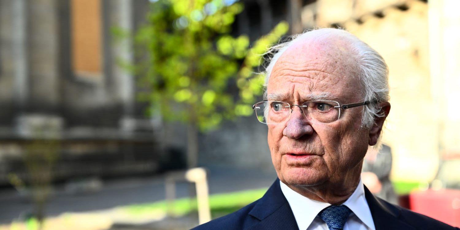 Kung Carl XVI Gustaf fotograferad i Lviv i Ukraina.