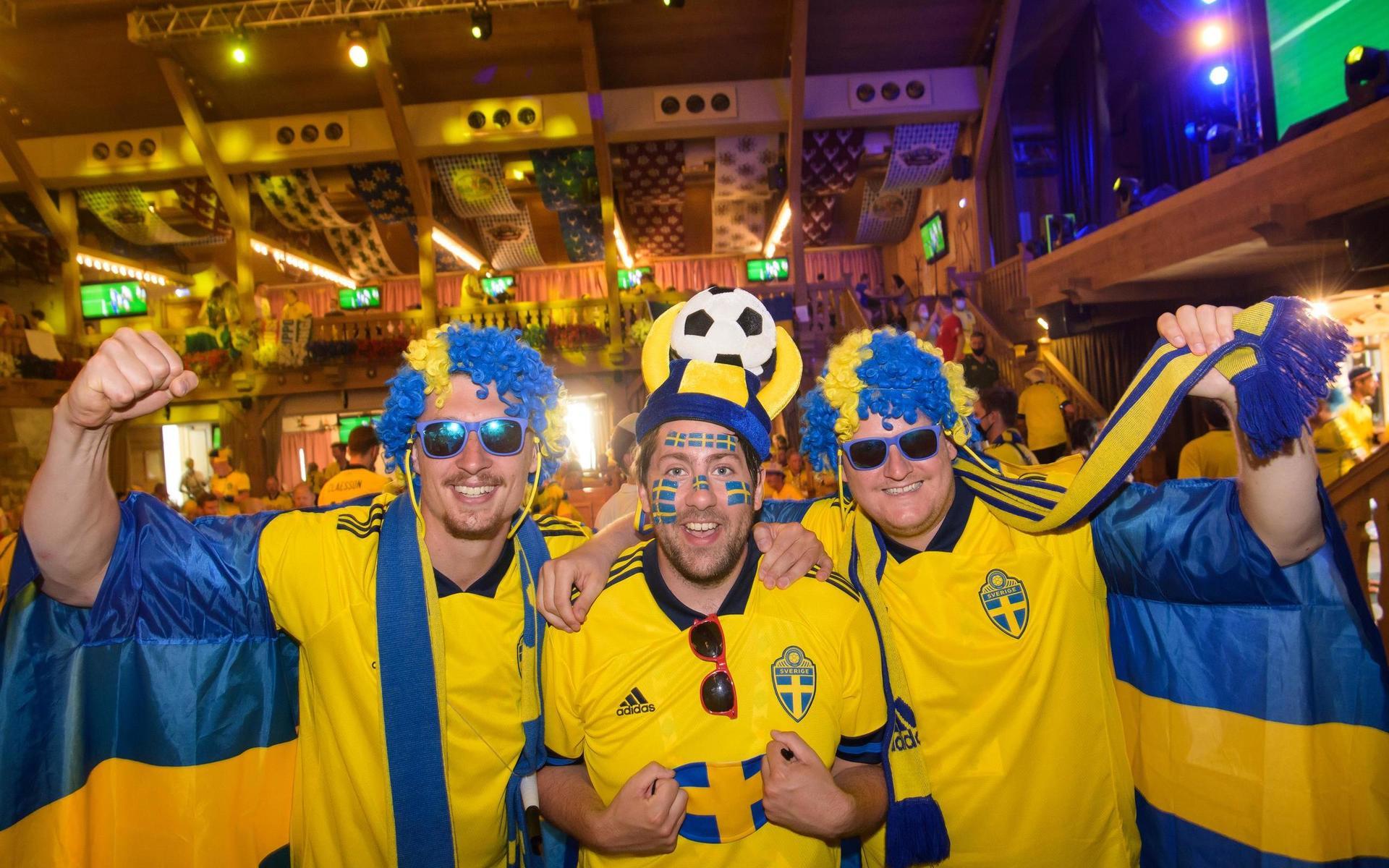 Svenska supportrar i St Petersburg laddar för match. 