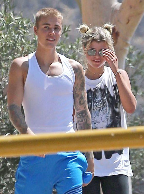 Justin Bieber tillsammans med nya flickvännen Sofia Richie. Foto: Stella Pictures.