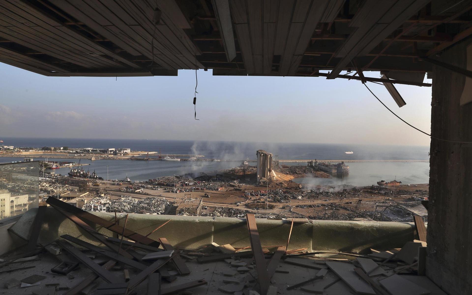Den enorma förstörelsen efter explosionen i Beiruts hamn på tisdagen. 