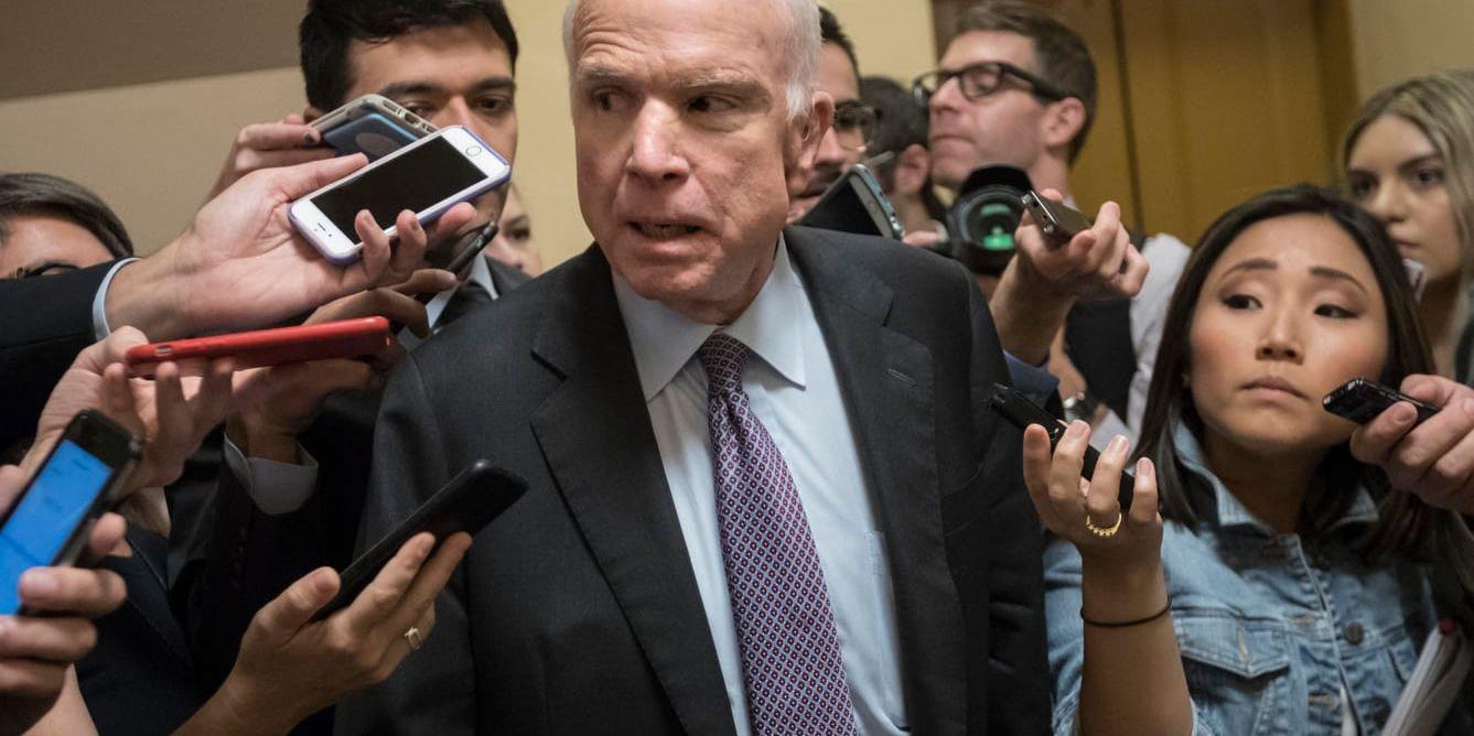 Senator John McCain i hetluften i Capitolium i Washington DC i september. Arkivbild.