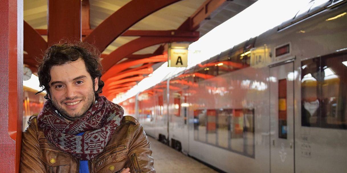 "Jag är tacksam och glad för att jag har hittat ett yrke som passar mig", säger Amr Bitar, som kom som flykting från Syrien för några år sedan och som nu börjar på Sveriges Radio vid årsskiftet.