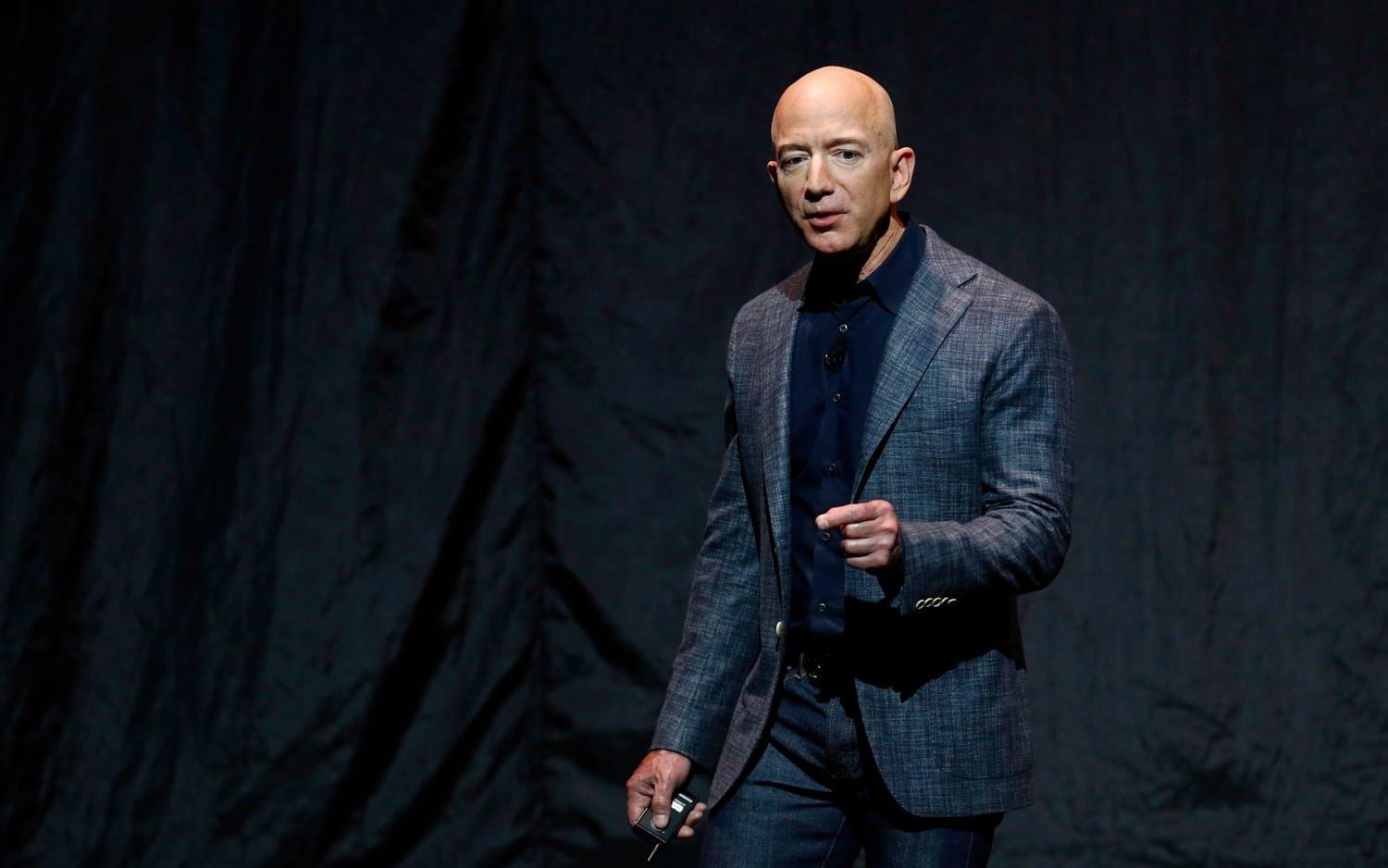 Jeff Bezos är VD och grundare för Amazon, som i dagarna ströp servertillgången för den alternativa sociala plattformer ”Parler”. 
