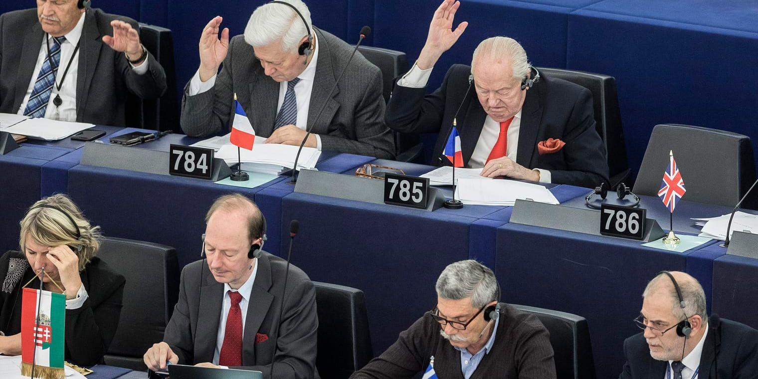 EU-parlamentet har nu hållit sina sista omröstningar under den här mandatperioden. En av dem som nu lämnar parlamentet är högerextreme veteranen Jean-Marie Le Pen (på plats nummer 785).