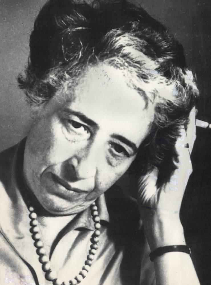 Hannah Arendt (1906 – 1975) var en tysk filosof som bland annat skrev om Förintelsens anatomi i &quot;Den banala ondskan&quot;.
