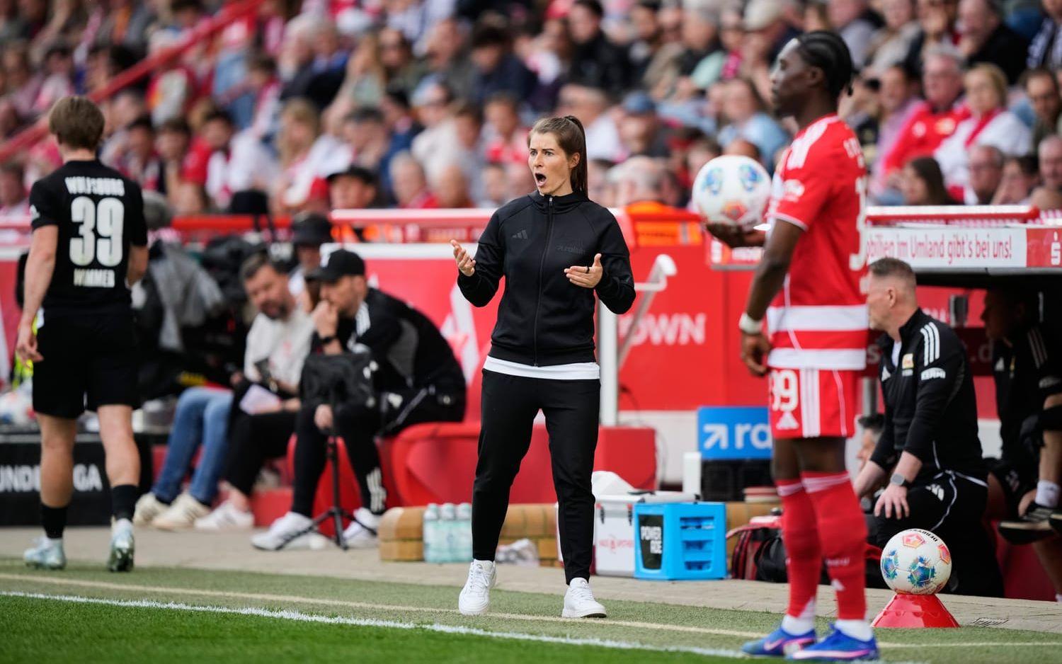 Marie-Louise Eta i den historiska huvudtränardebuten för sitt Union Berlin.