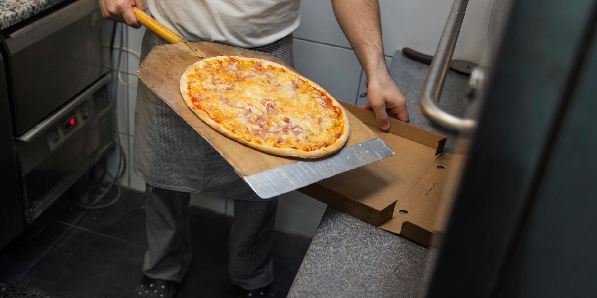 De yrkesgrupper med högst andel utrikesfödda är pizzabagare, städare och hemservicepersonal, enligt SCB.
