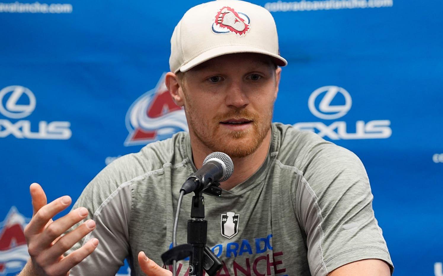 Gabriel Landeskog under en presskonferens i maj.