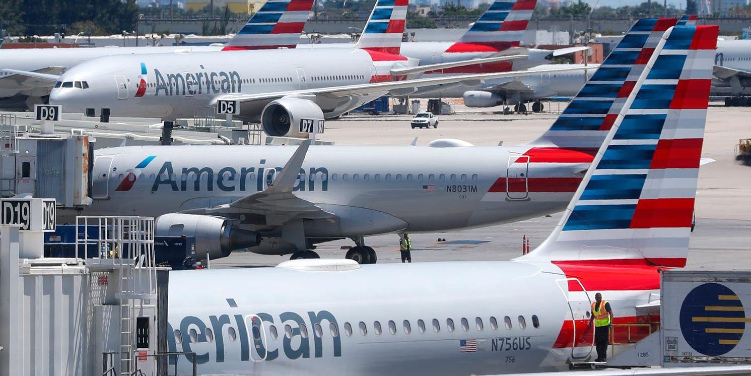 American Airlines-flygplan vid flygplatsen i Miami. Arkivbild. 