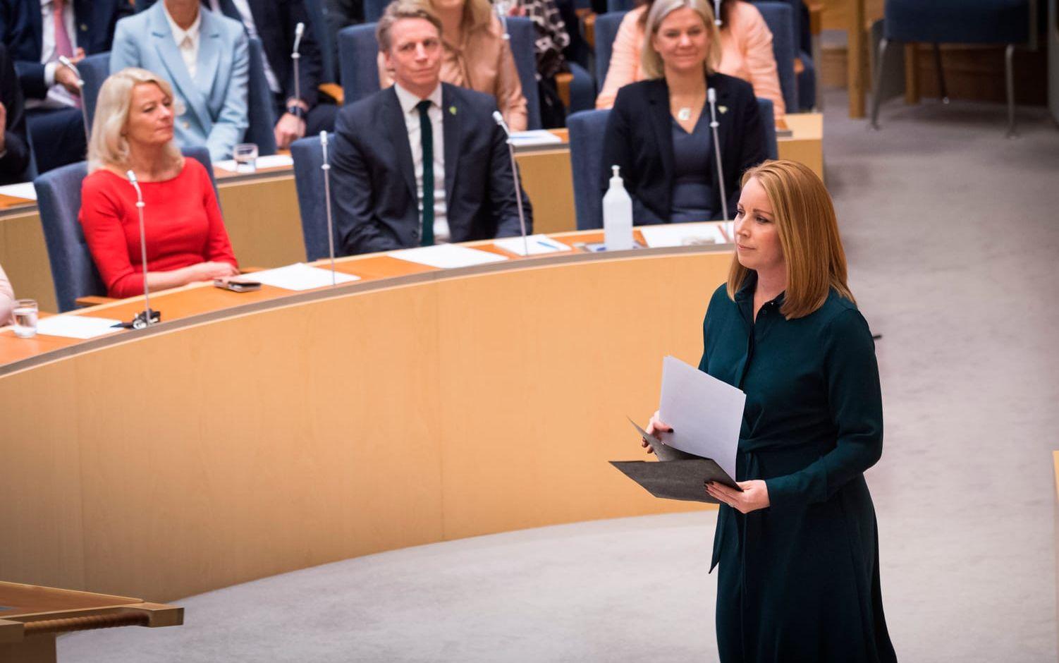 Annie Lööf (C) i samband med statsministeromröstningen i riksdagen. 