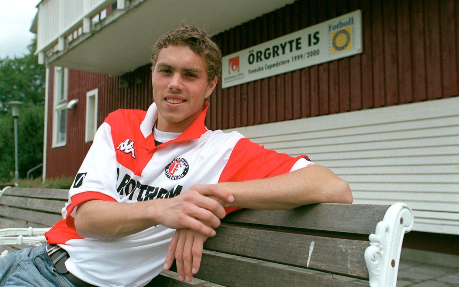 Elmander lämnade sedan Örgryte och Sverige för att bli ungdomsproffs i Nederländerna och Feyenoord. Där han vann Uefa-cuptiteln 2002.