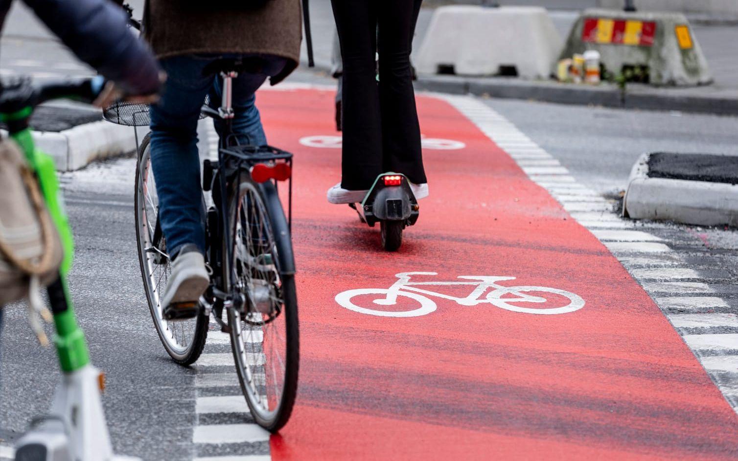Enligt Trafikverket borde vissa elsparkcyklar klassas som EU-mopeder för att få användas i trafiken. Arkivbild.