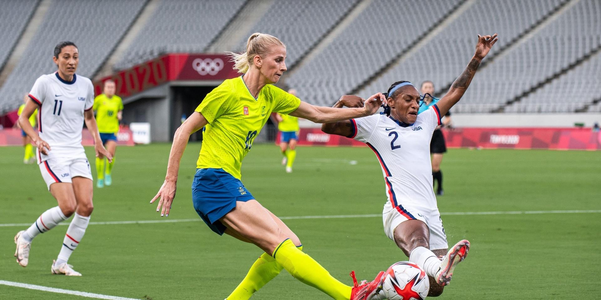 Sofia Jakobsson of Sweden and Crystal Dunn of USA during the women&apos;s football game between Sweden and USA at the Tokyo 2020 Olympic Games on July 21, 2021 in Tokyo.