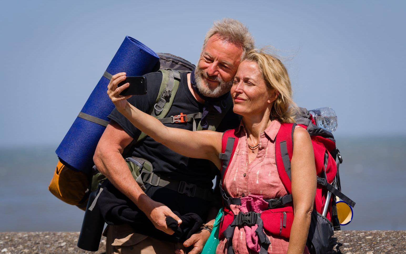 Jason Isaacs och Gillian Anderson gör huvudrollerna i den kontroversiella filmen "Saltstigen".
