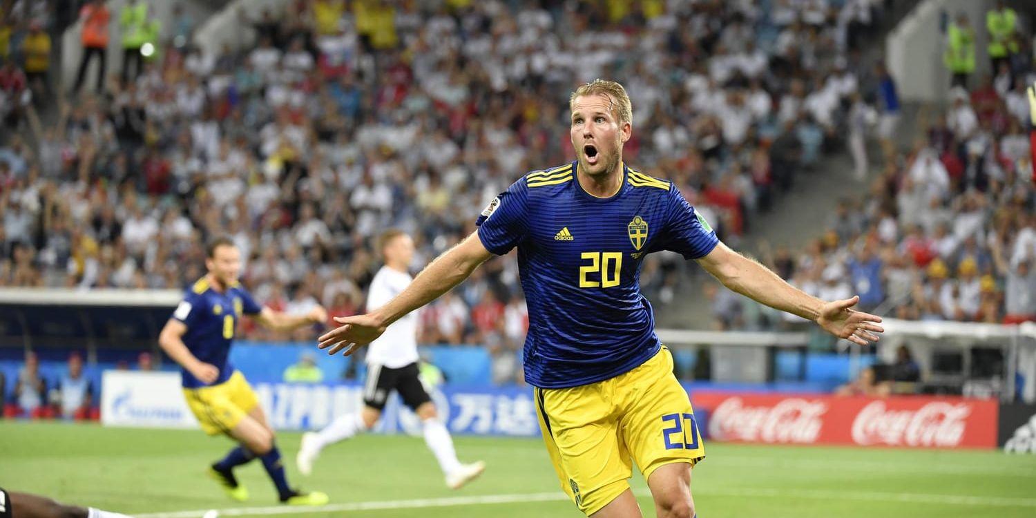 Ola Toivonen och övriga i svenska herrlandslaget i fotboll bidrog till att färre 112-samtal än vanligt ringdes på midsommardagen.