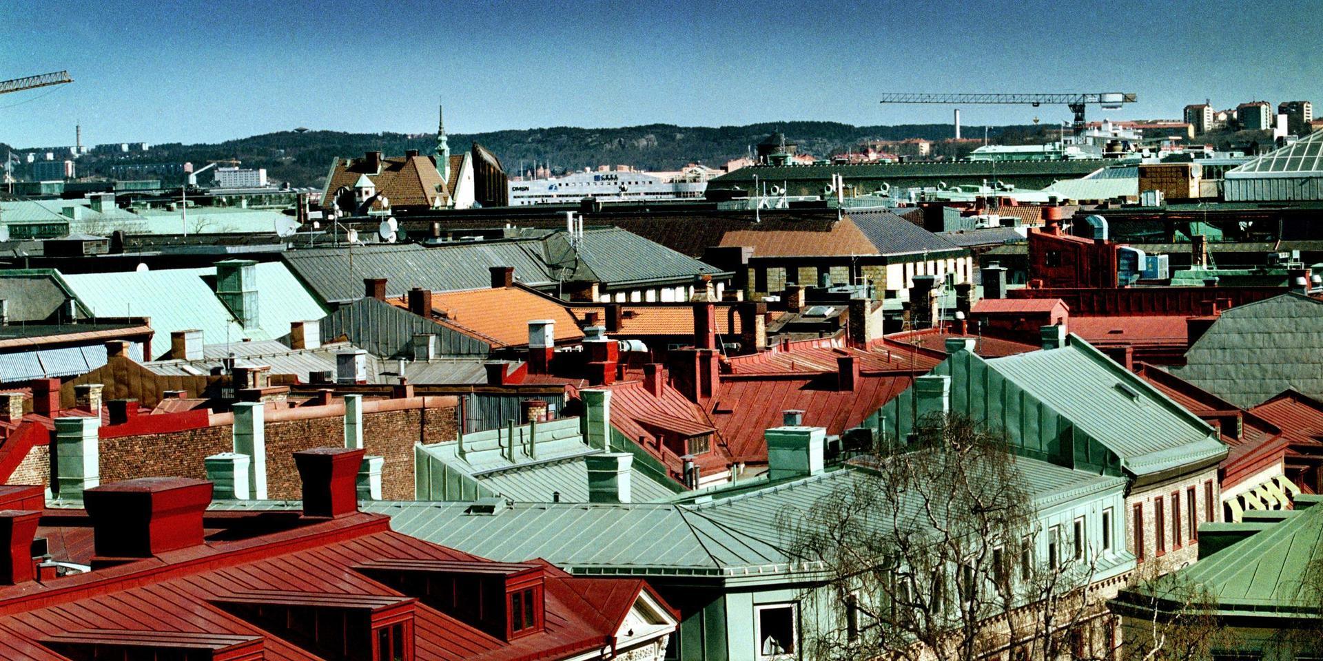 Utsikt över takåsar i centrala Göteborg.