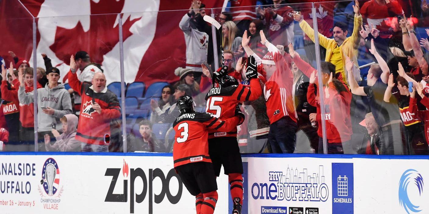 Kanadas forward Jordan Kyrou firar sitt mål mot Tjeckien under andra perioden.
