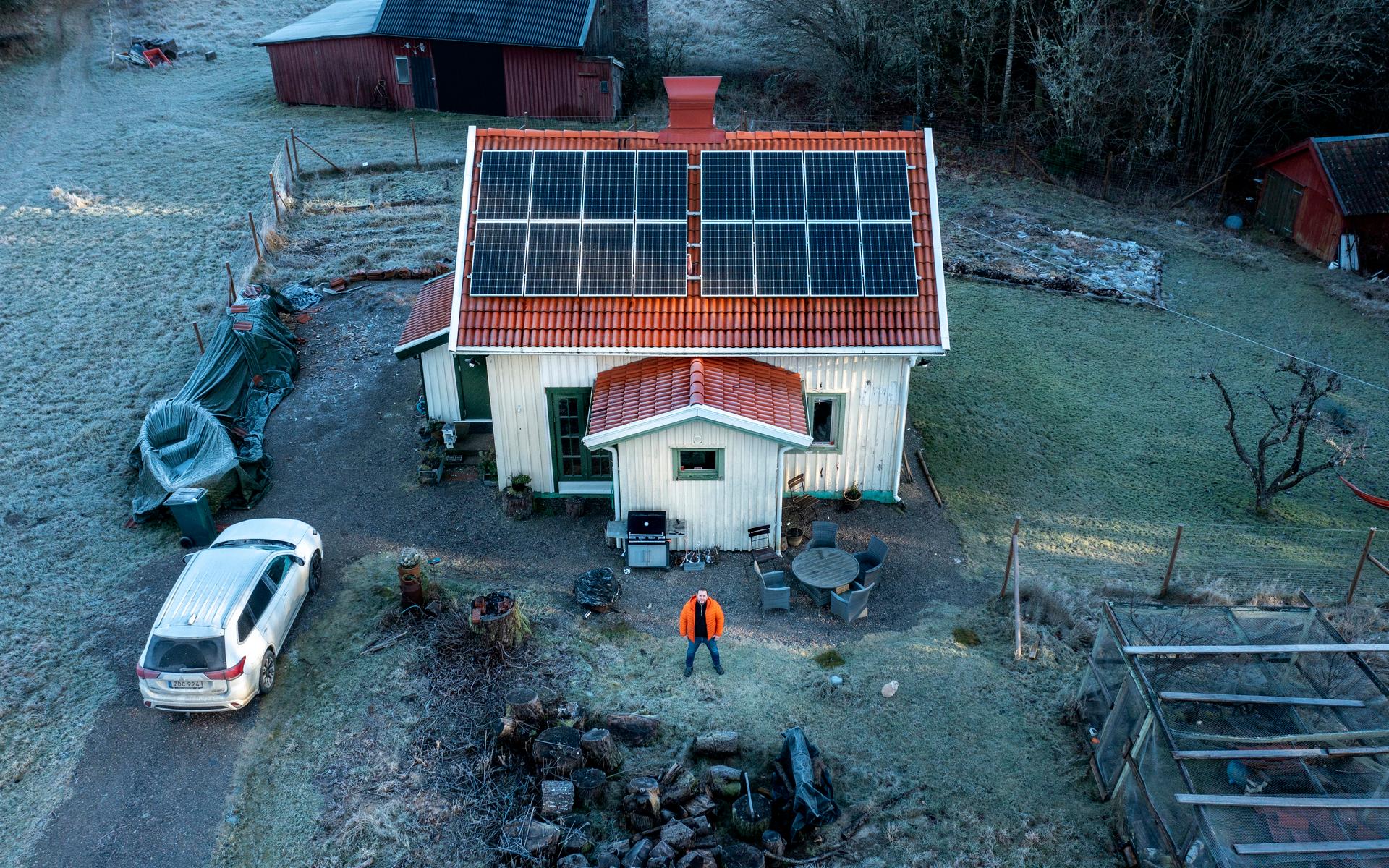 Vaun Roughton tillverkar sin egen el, under stora delar av året med solkraft.