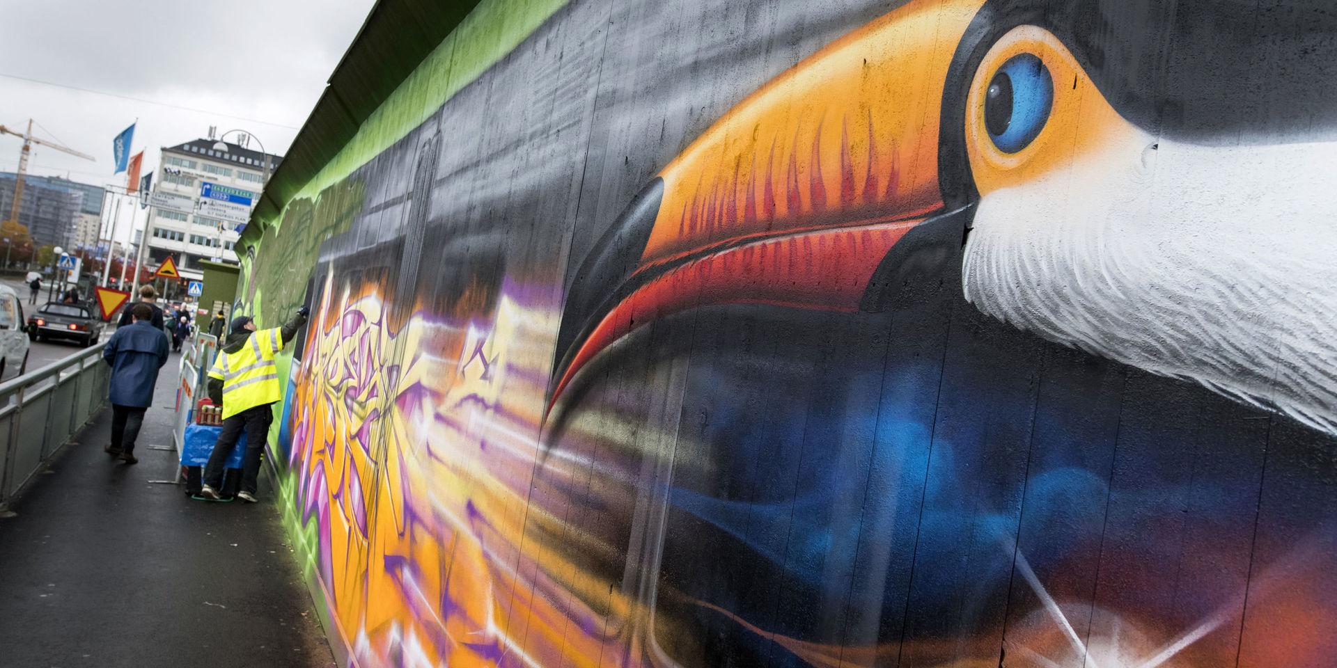 Insändarskribenten undrar varför graffitin på Korsvägen målats över.