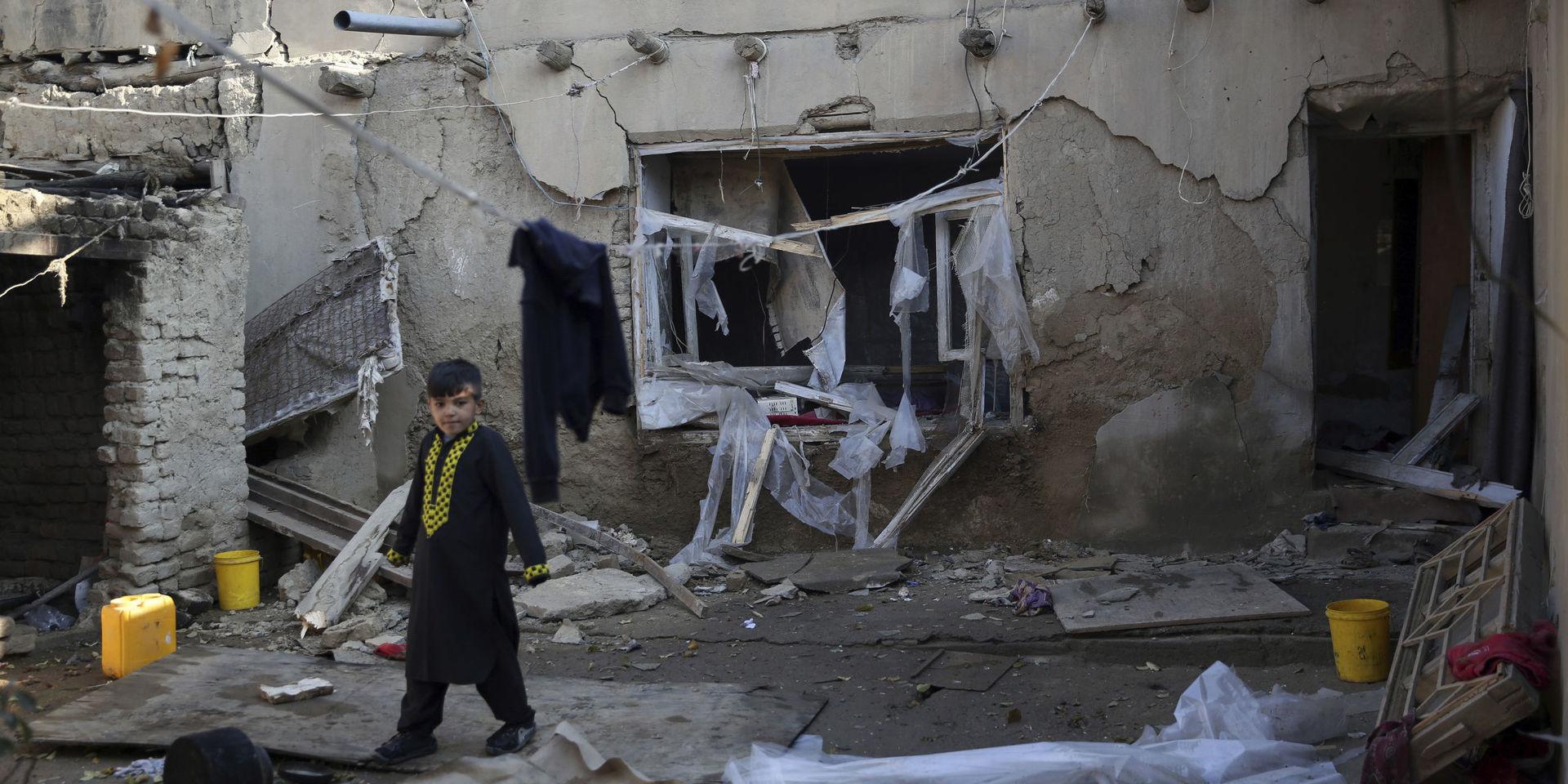 En bostad som skadades vid attacken utanför dem amerikabnska basen i Bagram i Afghanistan. 