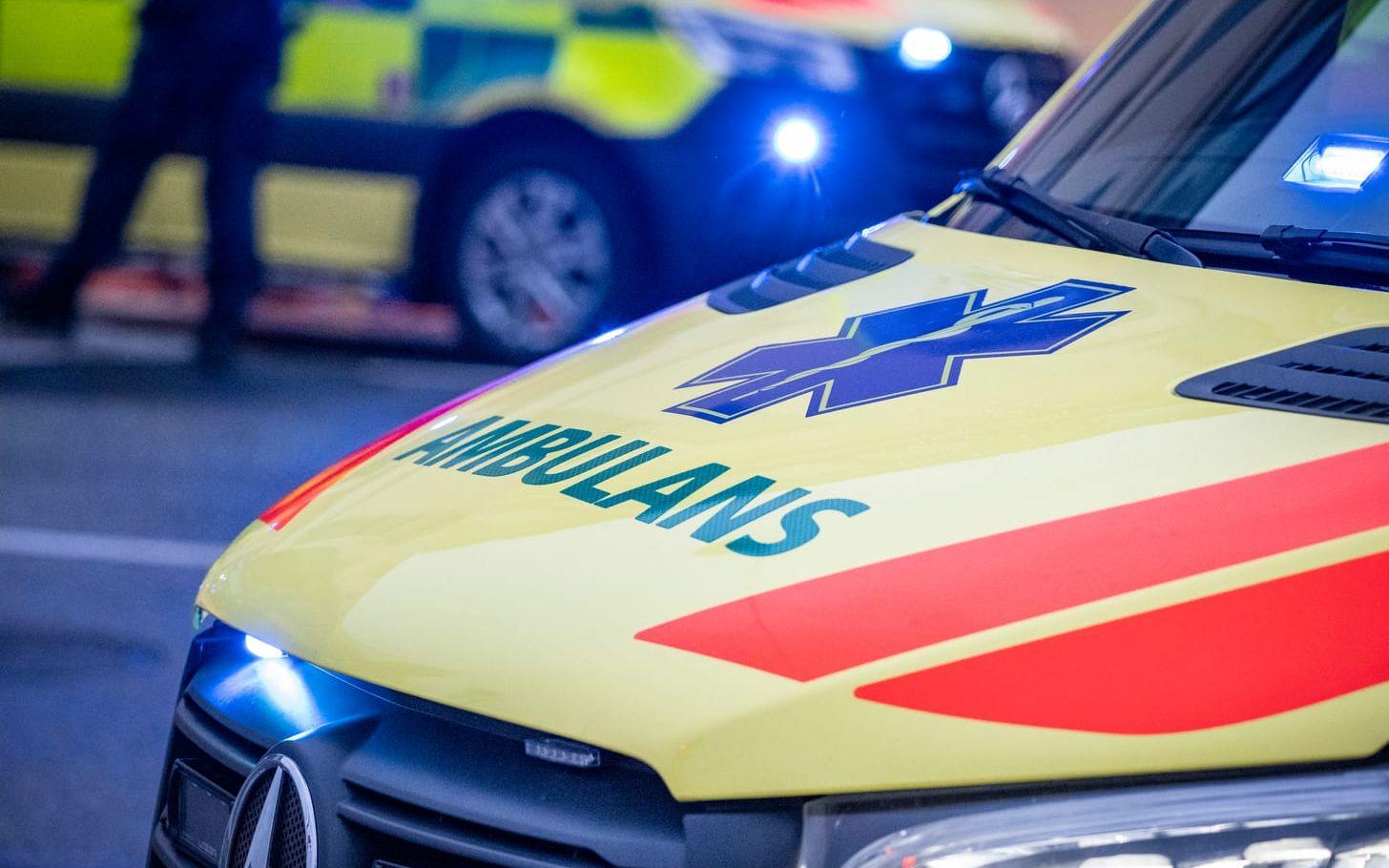Ambulans kallades till platsen. Arkivbild.