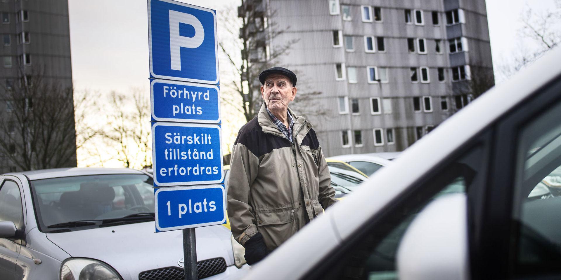 Rolf Lysell i Västra Frölunda blev förbannad när kommunala Bostadsbolaget ville ta hans p-plats. Han överklagade beslutet – och fick rätt. Domen kan gynna många göteborgare.
