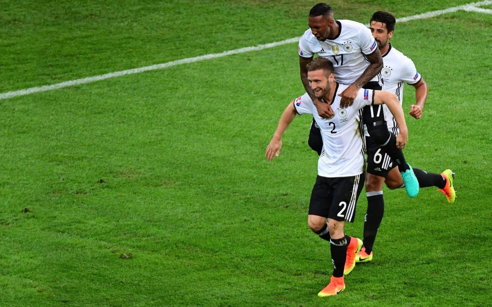 Shkofran Mustafi gjorde mål för Tyskland i EM. Nu uppges Valenciabacken vara på väg till Arsenal. Foto: Bildbyrån