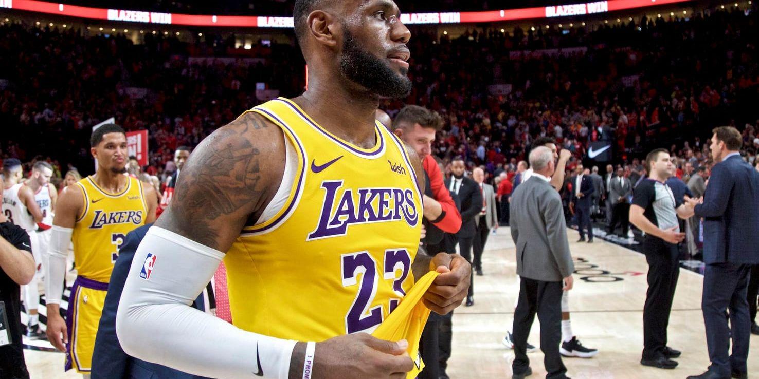 LeBron James debut i LA Lakers slutade med förlust mot Portland.