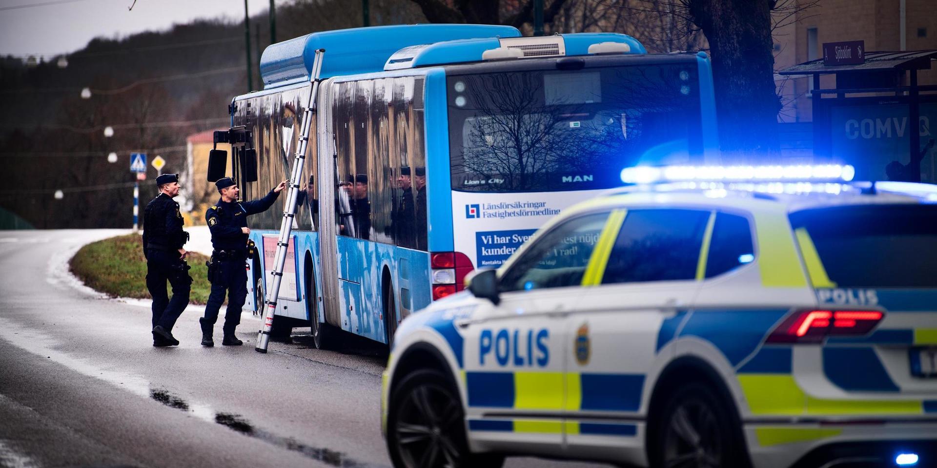 I veckan besköts en buss med ett tiotal passagerare i Borås