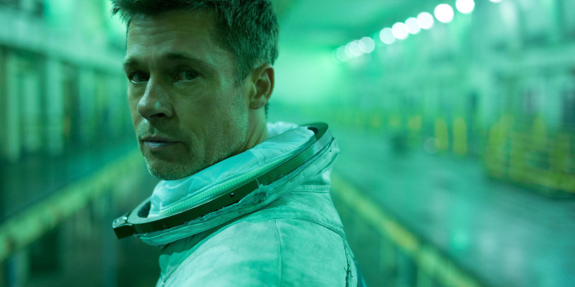 Astronauten Roy McBride (Brad Pitt) letar efter sin pappa i 'Ad astra' och upptäcker hemligheter om både jorden och människans existens. Pressbild.