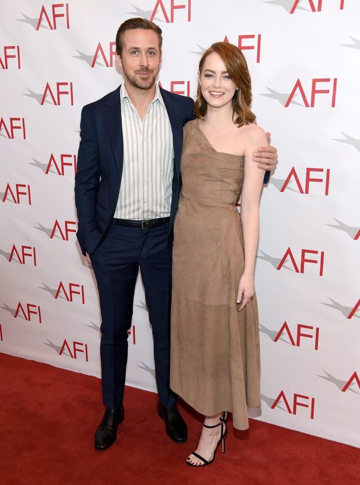 Filmen La La Land är bland annat nominerad till bästa musikal eller komedi. Ryan Gosling och Emma Stone är några av skådespelarna i den hyllade filmen. Bild: Chris Pizzello/Invision/AP