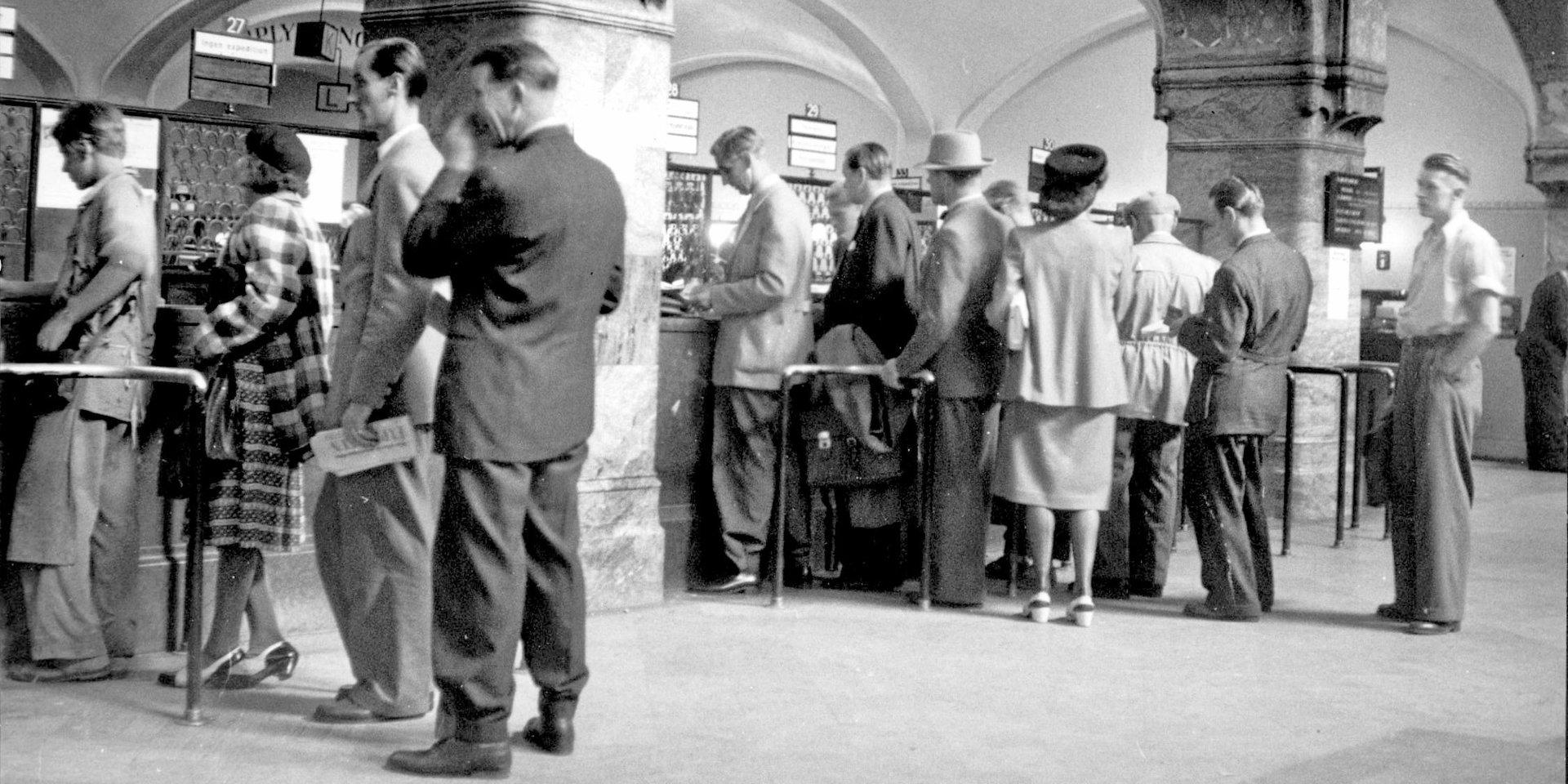 Postkontor på Vasagatan i Stockholm 1947.