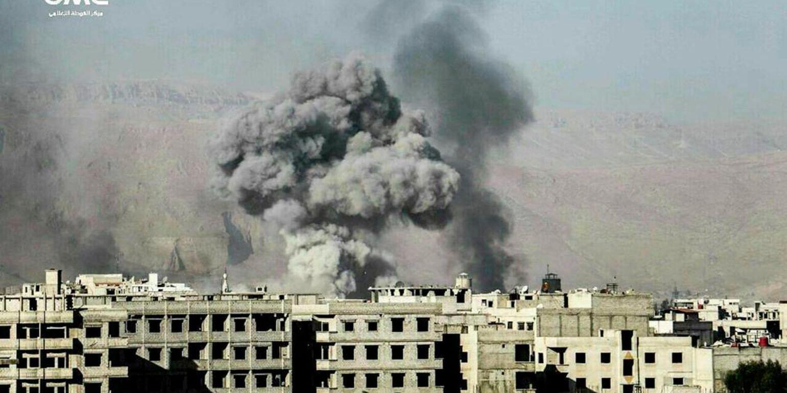 Bild från en tidigare attack mot östra Ghouta i november 2017. Arkivbild.