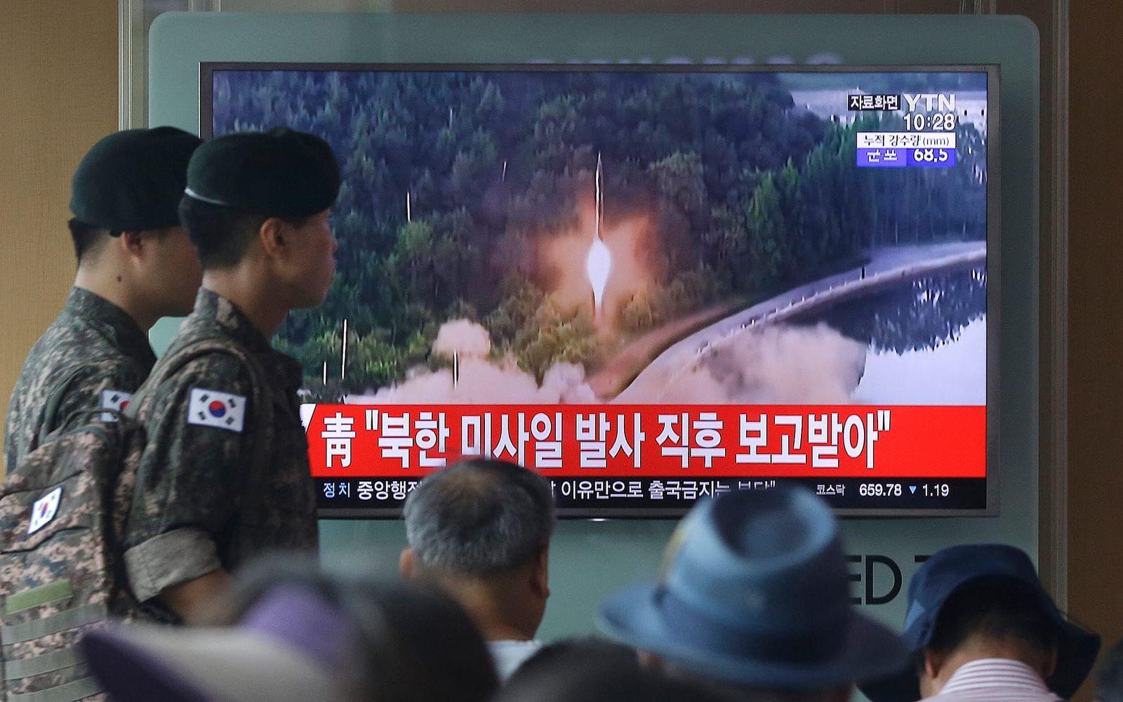 Nordkorea har avfyrat ännu en robot. Den färdades i hela 40 minuter och slog ner i japanska vatten. FOTO: AP
