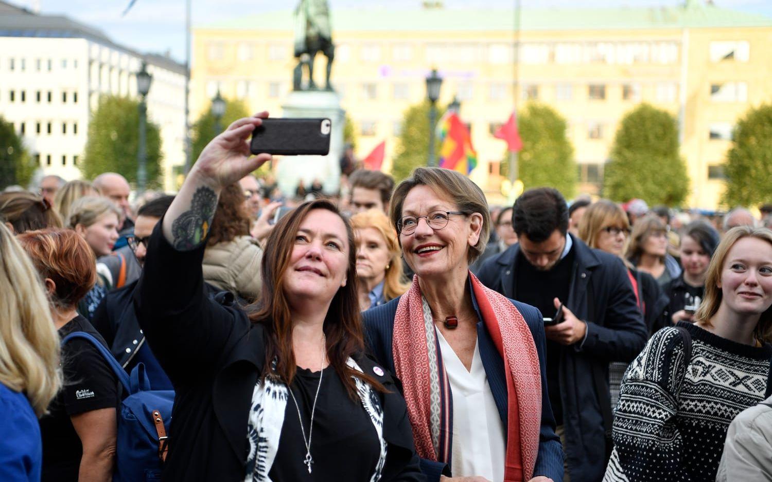På plats på Gustaf Adolfs torg fanns även Gudrun Schyman från Feministiskt initiativ. FOTO: Robin Aron