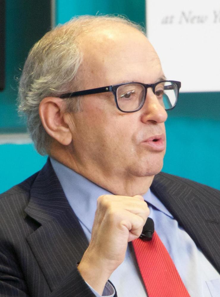 Statsvetaren Norman Ornstein. Bild: <a href="https://commons.wikimedia.org/wiki/File:Democratic_Deterioration_at_Home_and_Abroad_(26792010369)_(cropped).jpg" id="link-0445209b3b547462d922ec77a7aee68a">New America/wikimedia CC 2.0</a>